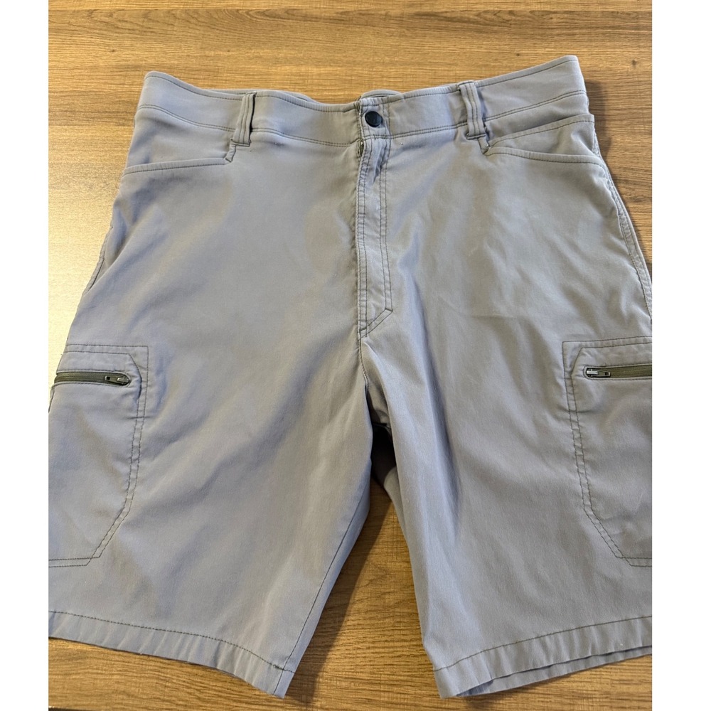Wrangler Authentics Men's Cargo Shorts Size 42 Gray Zip Pockets Outdoor Casual